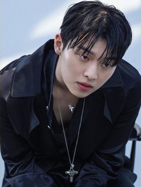 THE HOTTEST KOREAN ACTOR - 1
